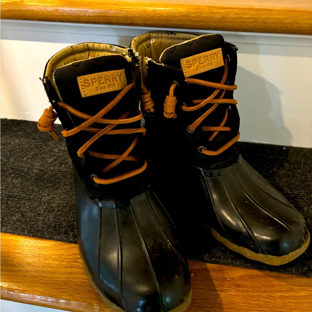 Sperry black ankle rain boots with side zipper